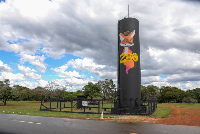 21/04/2025 - Zoológico homenageia lobo-guará Atena em nova pintura da caixa d’água