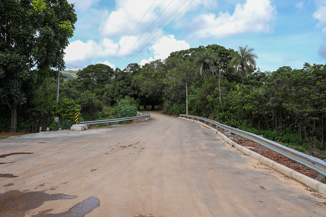 23/04/2025 - Ponte de acesso à Comunidade Boa Vista, na Fercal, é totalmente reformada